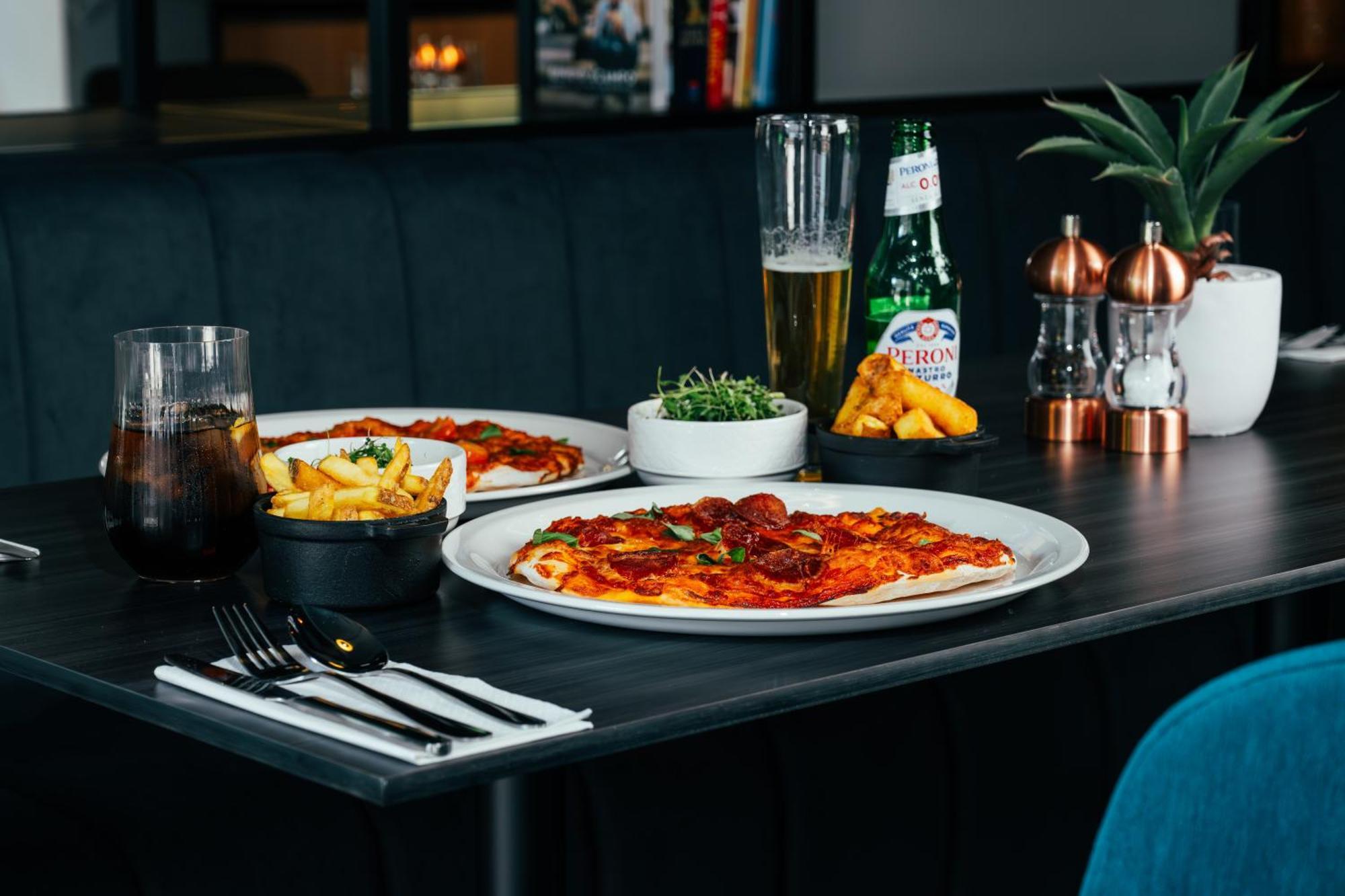 Southgate Hotel London East Barnet エクステリア 写真