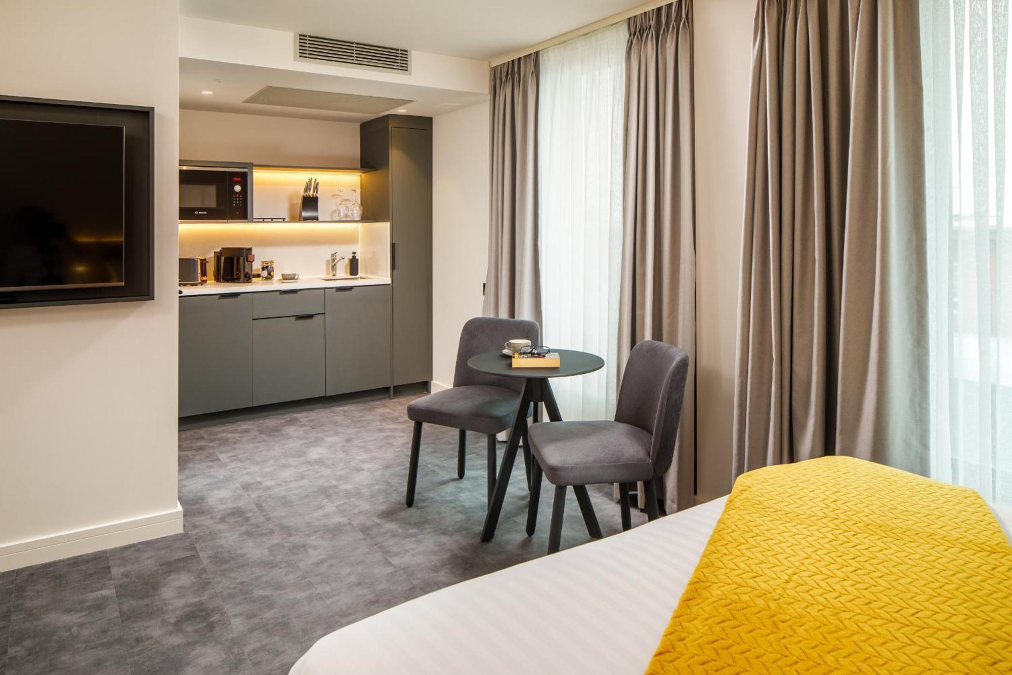 Southgate Hotel London East Barnet エクステリア 写真