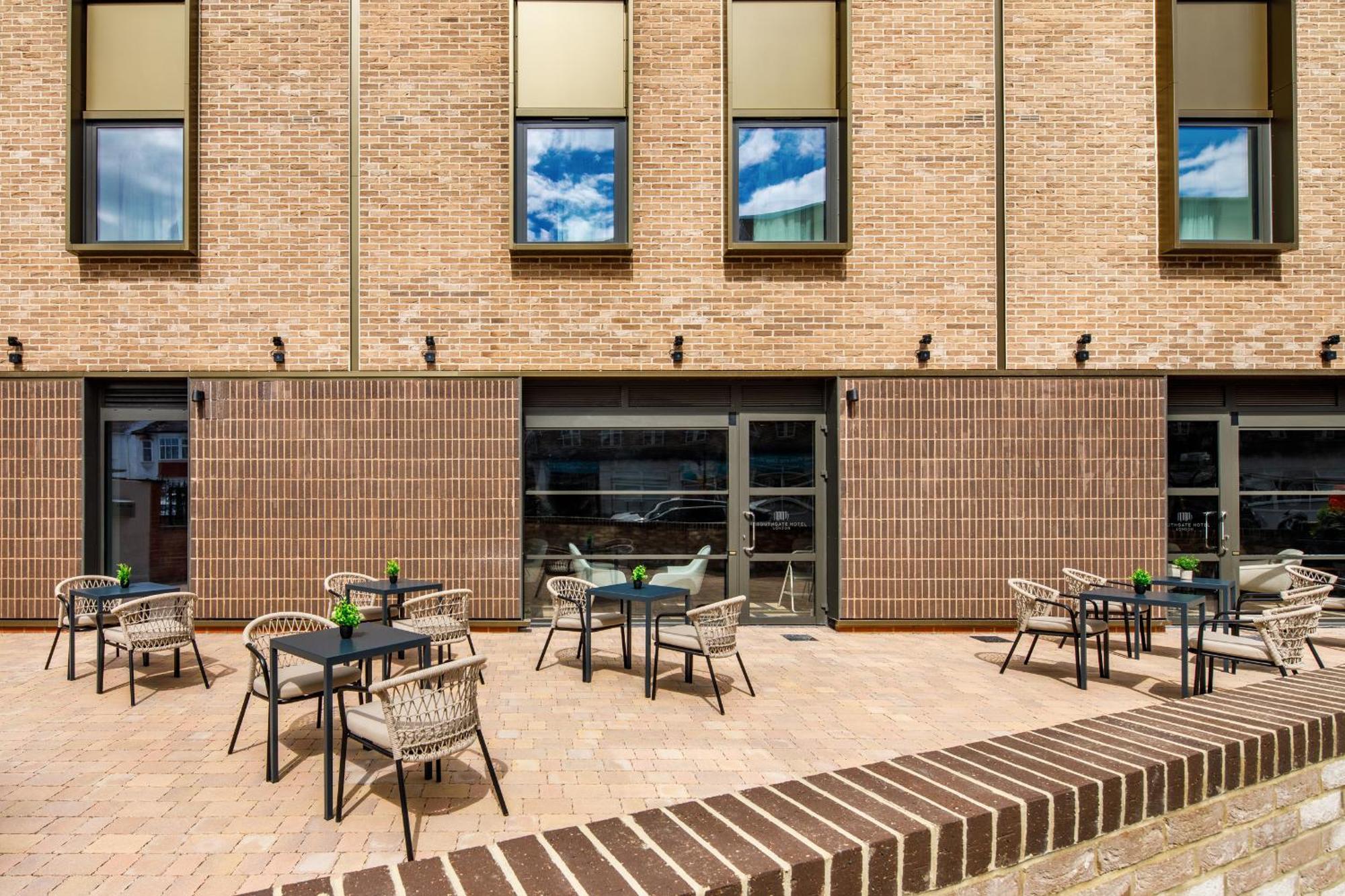 Southgate Hotel London East Barnet エクステリア 写真
